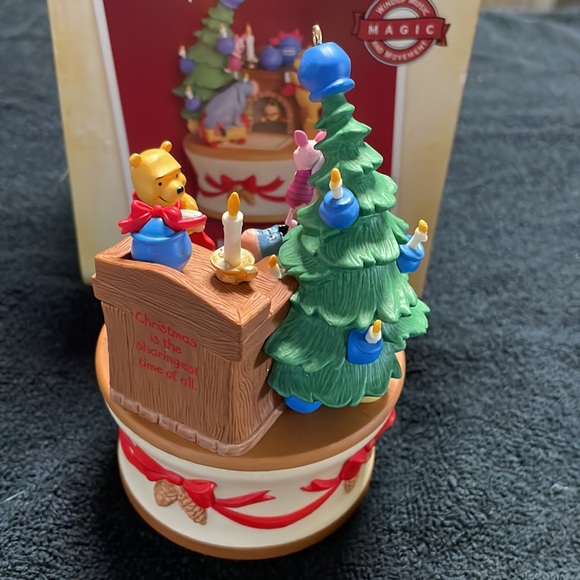 Disney Winnie the Pooh “Getting Ready For Christmas” Windup Music Magic & move - Picture 4 of 4